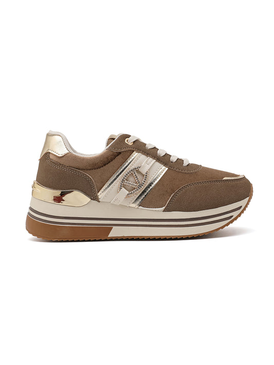 Sneaker in ecopelle in nuovi toni autunnali, dettagli decorativi. Design essenziale ed elegante.

Dettagli prodotto
• Made in China
• Materiali: Vegano (Materiali sintetici)