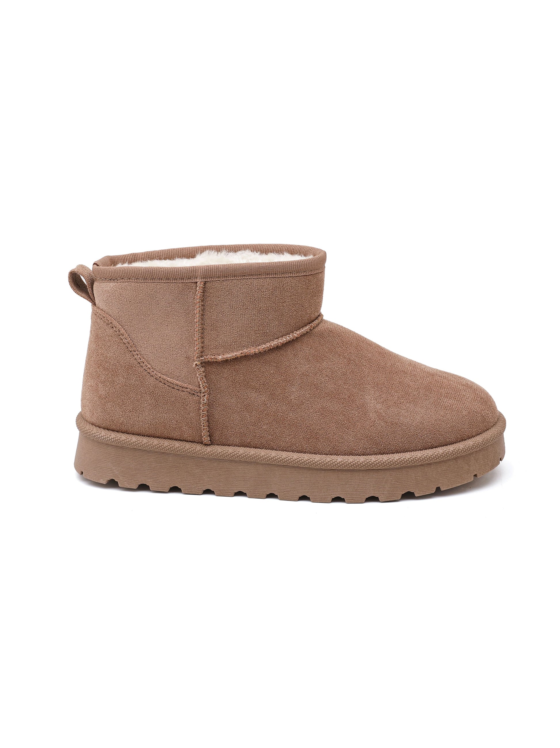 Stivaletto ISABAC in tessuto scamosciato, suola piatta, foderato in shearling bianco per garantire comfort e calore.

Dettagli prodotto
• Made in China
• Materiali: Vegano (Materiali sintetici)