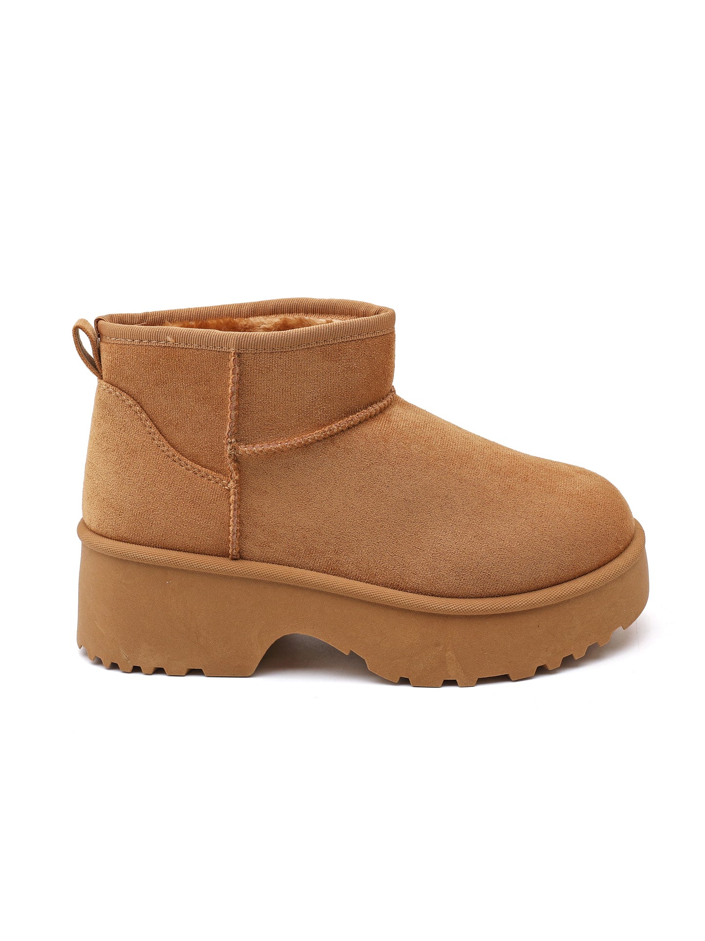 Stivaletto in ecopelle scamosciato, suola spessa in gomma sagomata.

Dettagli prodotto
• Made in China
• Materiali: Vegano (Materiali sintetici)