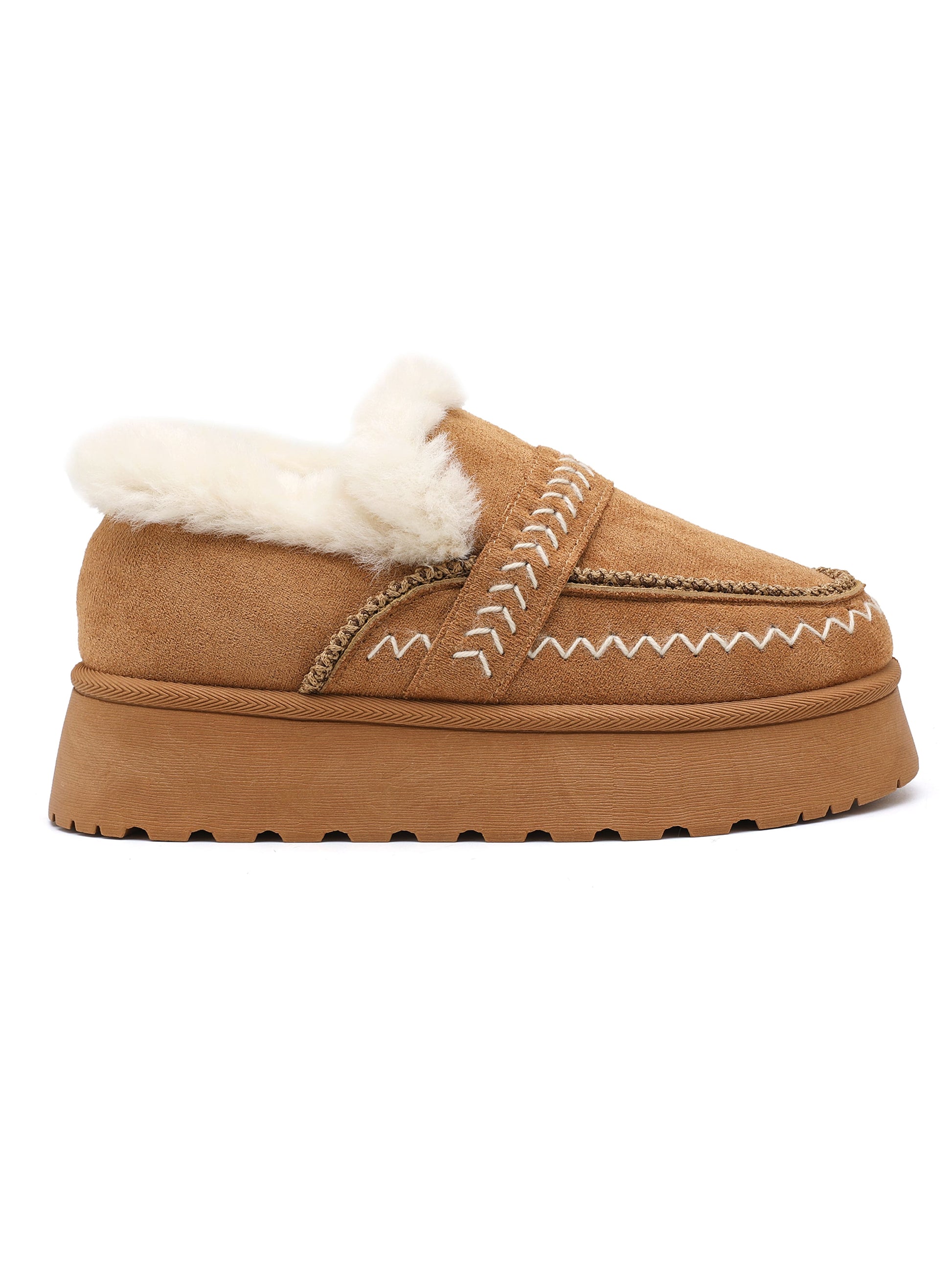 Pantofola platform in tessuto scamosciato, suola platform, fodera in eco-pelliccia e cuciture decorative bianche.

Dettagli prodotto
• Made in China
• Materiali: Vegano (Materiali sintetici)