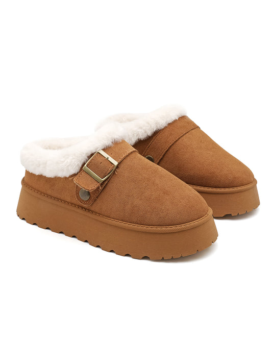 Sabot slip-on in ecopelle scamosciata marrone, fodera in pelliccia vegana, cinturino con fibbia e suola spessa in gomma.

Dettagli prodotto
• Made in China
• Materiali: Vegano (Materiali sintetici)