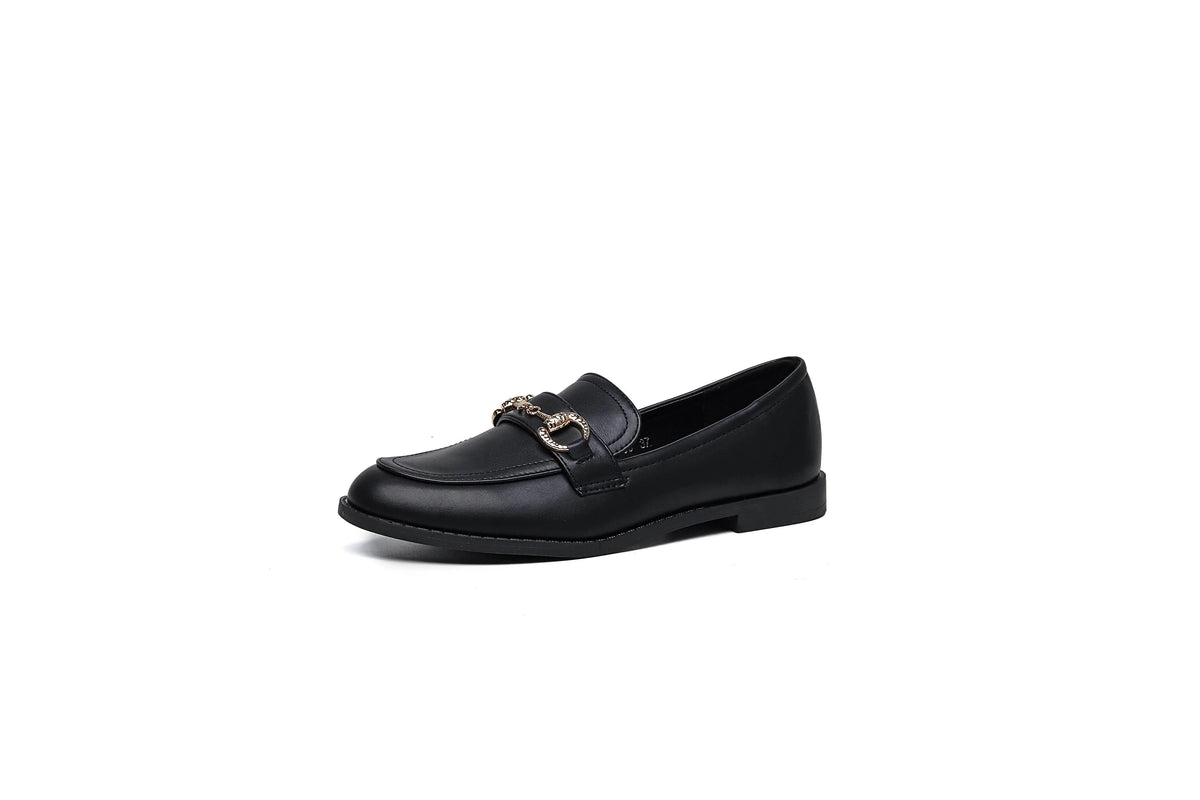 Il mocassino ISABAC in pelle vegana liscia con dettaglio a catena argentata con effetto martellato.


Dettagli prodotto
• Made in China
• Materiali: Vegano (Materiali sintetici)