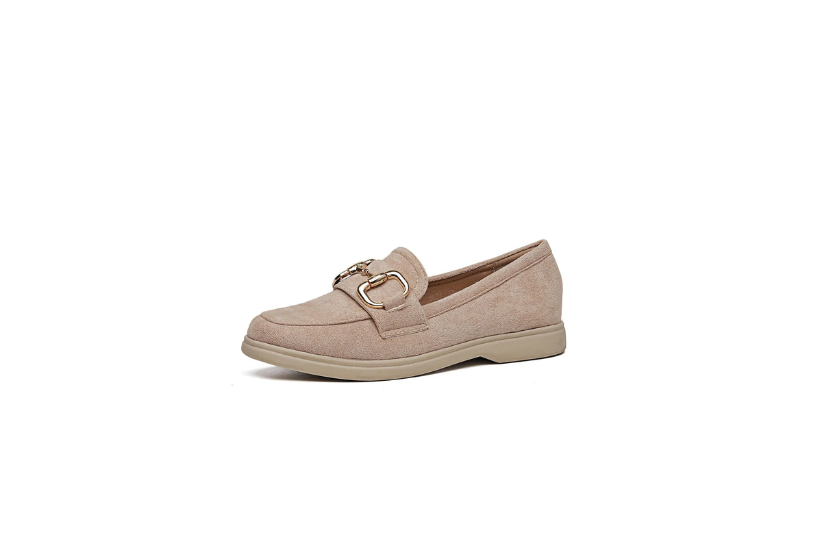 Mocassino in camoscio vegano con fibbia metallizzata, punta tonda e classico design.


Dettagli prodotto
• Made in China
• Materiali: Vegano (Materiali sintetici)