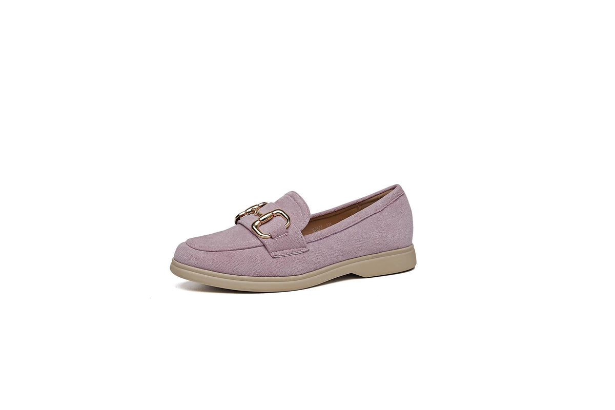 Mocassino in camoscio vegano con fibbia metallizzata, punta tonda e classico design.


Dettagli prodotto
• Made in China
• Materiali: Vegano (Materiali sintetici)