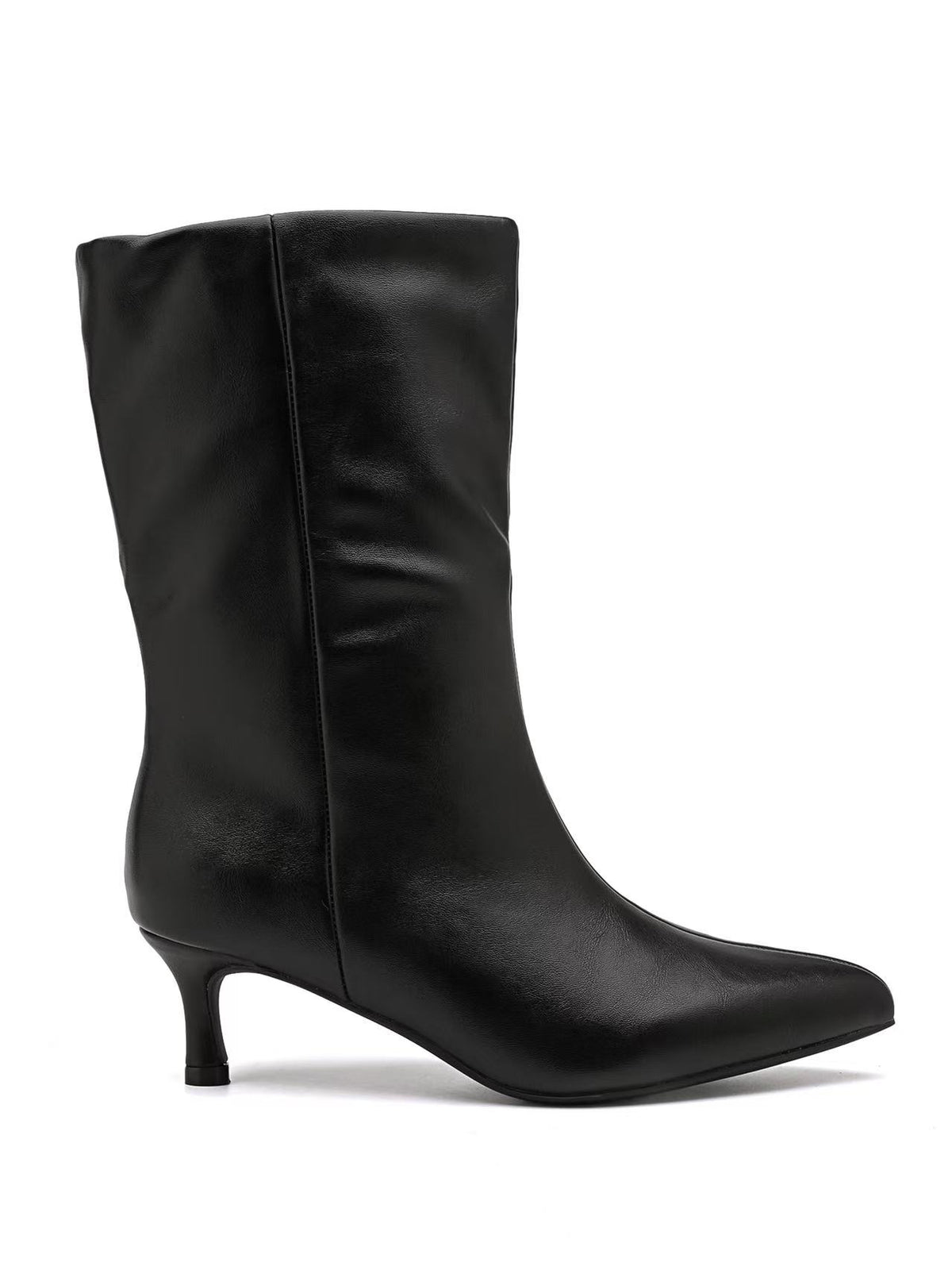 Stivaletto in ecopelle, altezza metà polpaccio, punta affusolata e tacco basso e stretto, stile raffinato.

Dettagli prodotto
• Made in China
• Materiali: Vegano (Materiali sintetici)