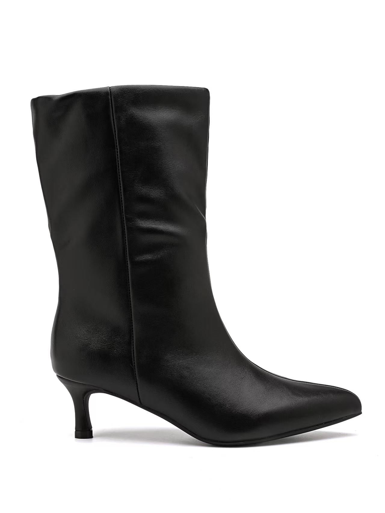 Stivaletto in ecopelle, altezza metà polpaccio, punta affusolata e tacco basso e stretto, stile raffinato.

Dettagli prodotto
• Made in China
• Materiali: Vegano (Materiali sintetici)