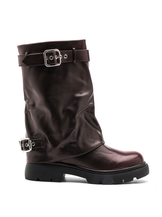 Stivale ISABAC in ecopelle marrone cioccolato, doppia fibbia argento, suola robusta nera, e zip laterale.

Dettagli prodotto
• Made in China
• Materiali: Vegano (Materiali sintetici)