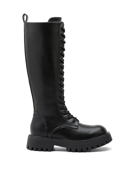 Stivale combat ISABAC alto, ecopelle nera, stringato, suola carrarmato spessa, zip laterale; design contemporaneo.

Dettagli prodotto
• Made in China
• Materiali: Vegano (Materiali sintetici)