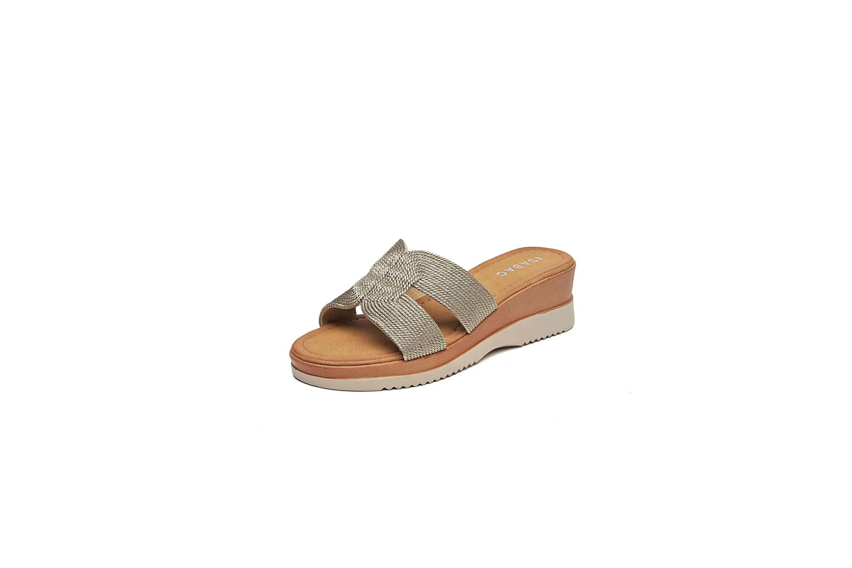 Sandalo zeppa ISABAC con fasce incrociate in tessuto stile metallizzato.


Dettagli prodotto
• Made in China
• Materiali: Vegano (Materiali sintetici)