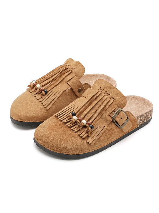 Slip-on sabot in camoscio vegano, dettagli con frange, perle e fibbia, suola in sughero.

Dettagli prodotto
• Made in China
• Materiali: Vegano (Materiali sintetici)