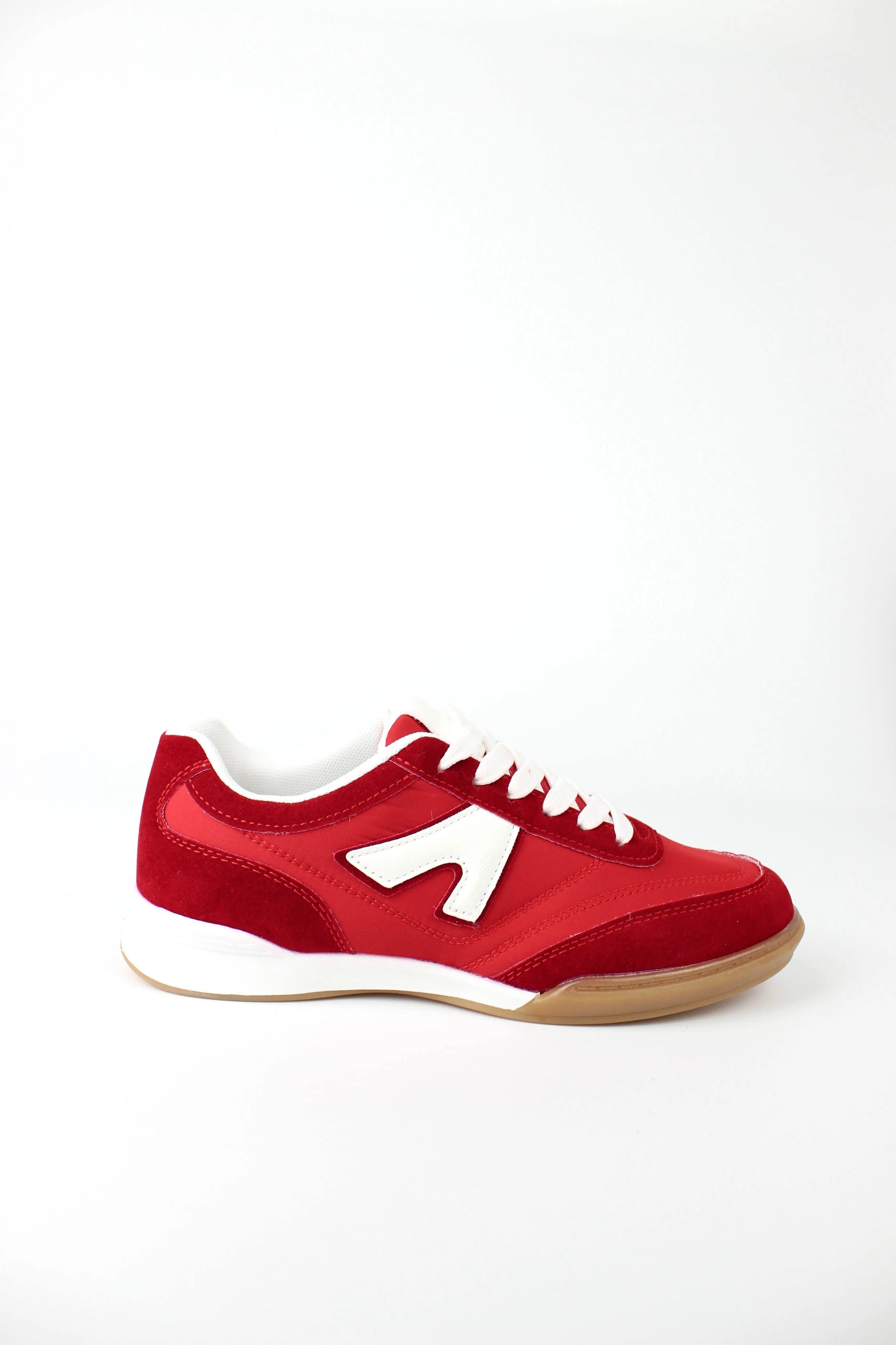 Sneaker ISABAC in rosso vibrante e bianco, con una suola in gomma dal design elegante.